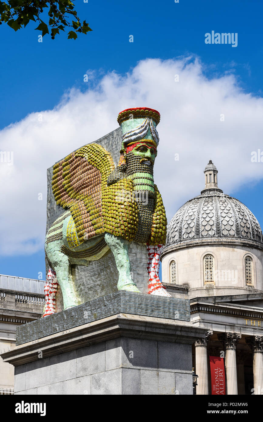 Der unsichtbare Feind sollte nicht von Michael Rakowitz auf dem vierten Sockel des Trafalgar Square existieren, eine Skulptur eines Lamassu – eines geflügelten Stiers Stockfoto