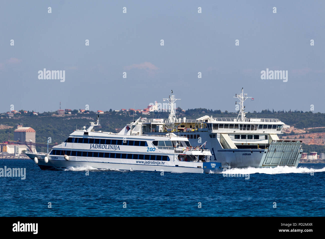 Zadar, Kroatien - 24. Juli 2018: Passagierschiff Navigation von Insel Dugi Otok in der Nähe von Zadar Stockfoto