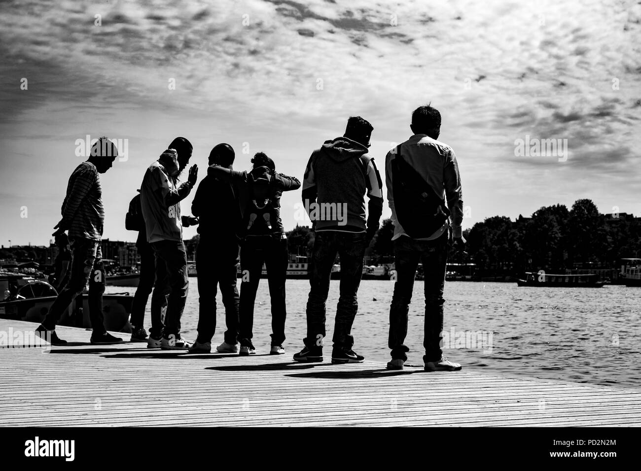 Gruppe von jungen Touristen in Amsterdam, Niederlande, hängend Stockfoto