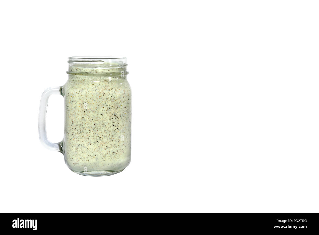 Energie Smoothie in einem Marmeladenglas mit weißem Hintergrund. Stockfoto