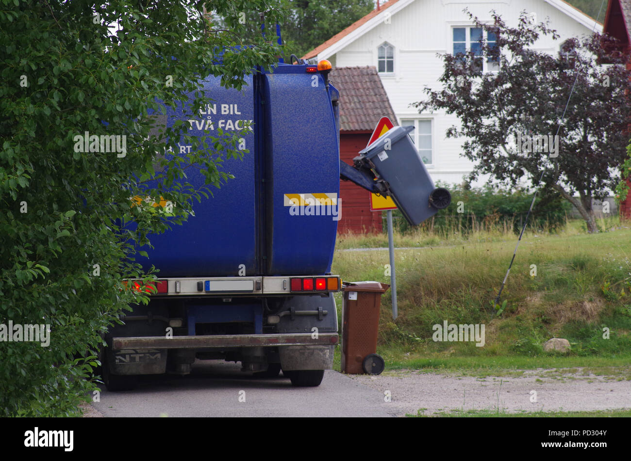 Ein müllauto Papierkorb leeren Dosen Stockfoto