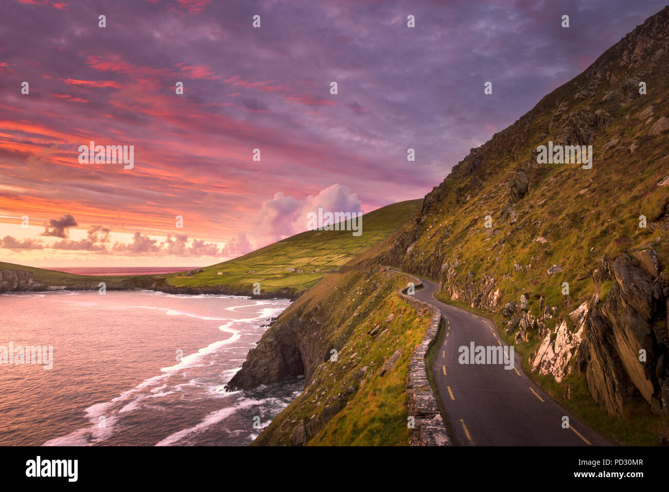 Slea Head Drive bei Sonnenuntergang, Dingle, Kerry, Irland Stockfoto