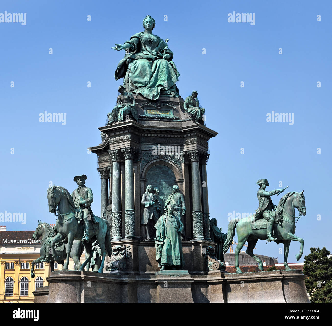 Maria Theresien Platz mit einer Statue von Maria Theresia, Wien, Österreich. (Maria Theresia Denkmal. Das imposanteste Werk der modernen bildenden Kunst in Wien war in 13 Jahren angelegt (Modell 1874, Fertigstellung 1887) von Caspar von Zumbusch (Skulpturen) und Carl von Hasenauer (Gebäude) und stellte am 13. Mai 1888, dem Geburtstag des Herrschers. ) - (Heiligen Römischen Kaiserin deutsche Königin 1745 - 1765 Erzherzogin von Österreich, Königin von Ungarn und Kroatien) Stockfoto