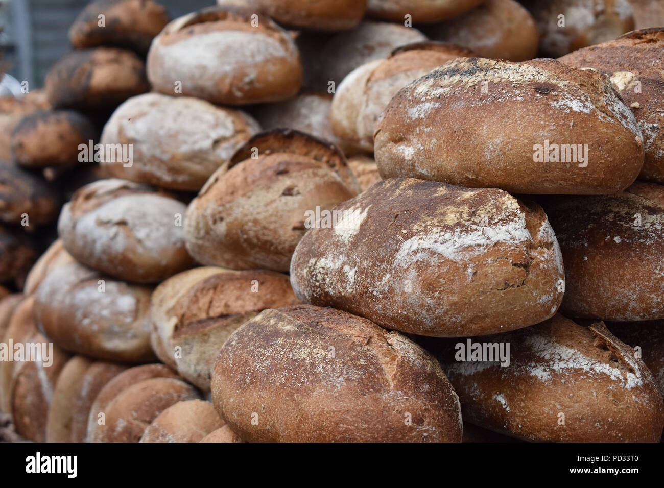 Gestapelte Artisan Brot Stockfoto