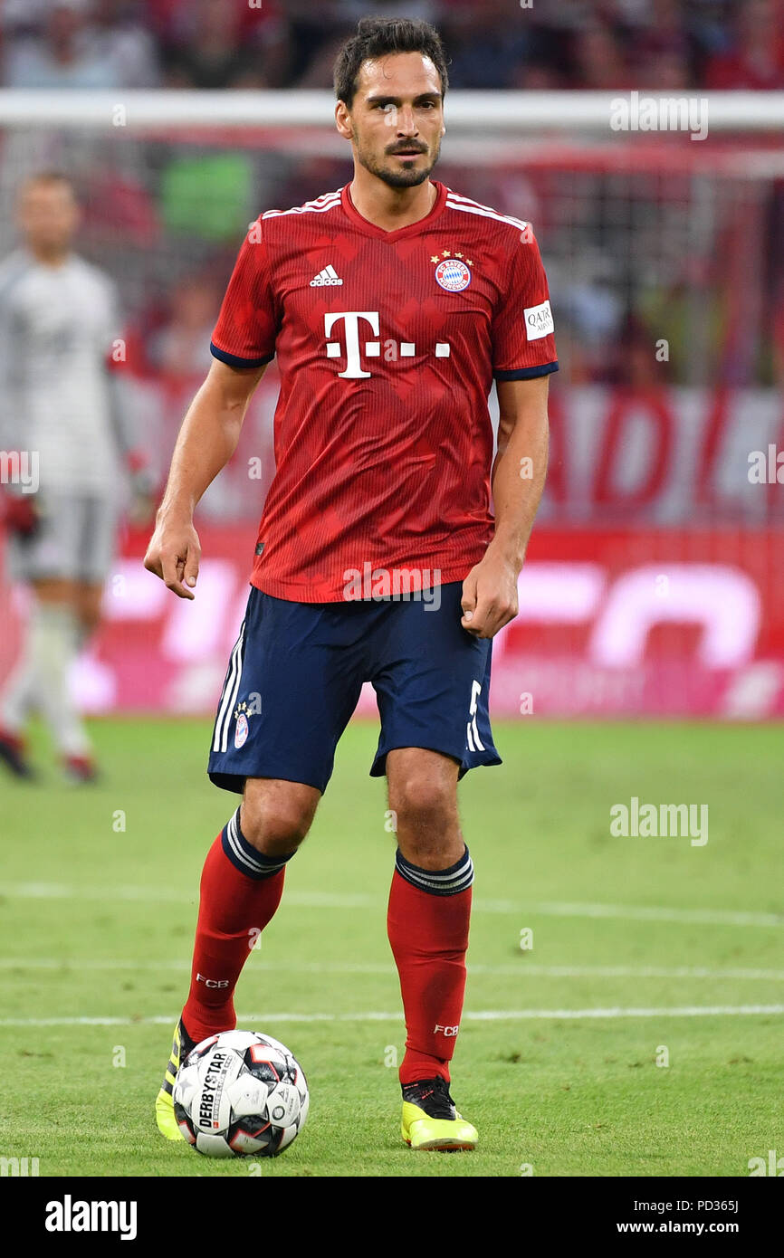 Mats HUMMELS (FC Bayern München), Aktion, Single Action, Einzelbild,  Ausgeschnitten, vollen Körper, ganze Figur. Testspiel FC
