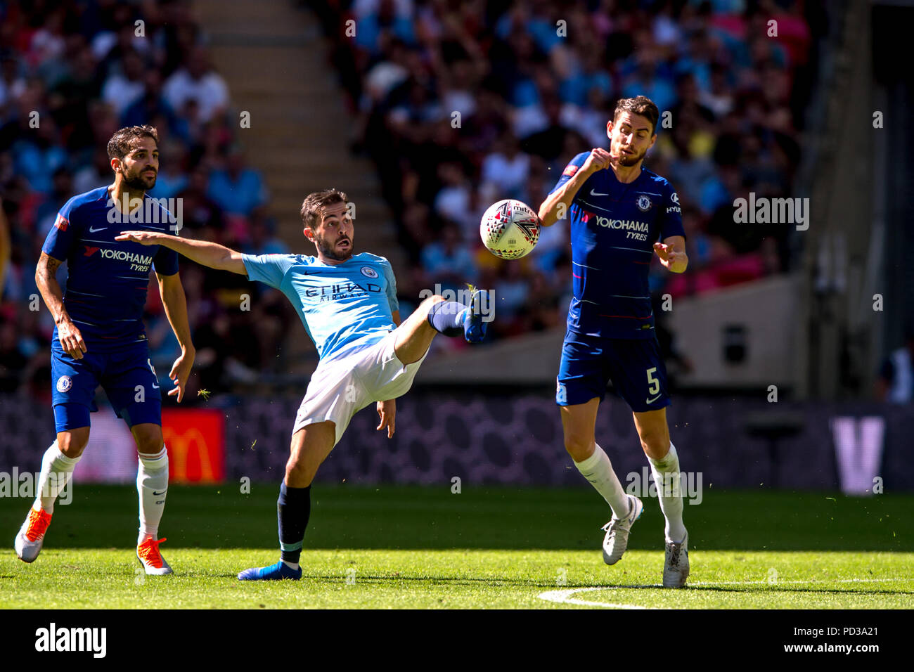 Bernardo Silva von Manchester City und jorginho von Chelsea während der 2018 FA Community Shield Match zwischen Chelsea und Manchester City im Wembley Stadion, London, England am 5. August 2018. 5 Aug, 2018. Quelle: AFP 7/ZUMA Draht/Alamy leben Nachrichten Stockfoto