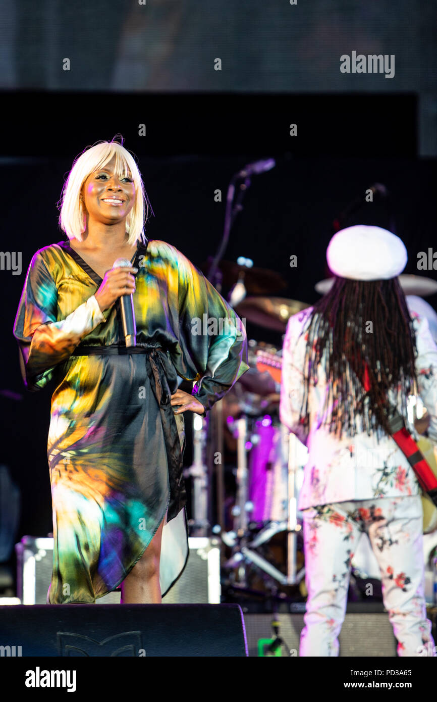 Brighton, UK. 5. August 2018. CHIC, Nile Rodgers runden ein weiteres Jahr an der Brighton Stolz 2018 Credit: Hugh Wilton/Alamy leben Nachrichten Stockfoto
