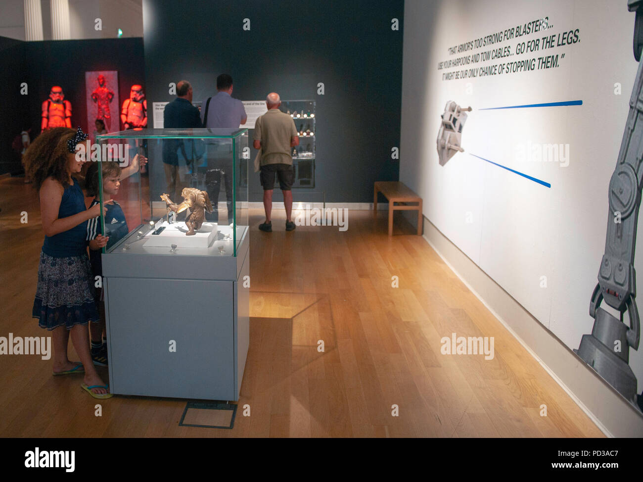 Kann das Spielzeug mit Euch. Star Wars Spielzeug und Filmen Ausstellung im Neuen Museum, Leicester entfernt. Stockfoto