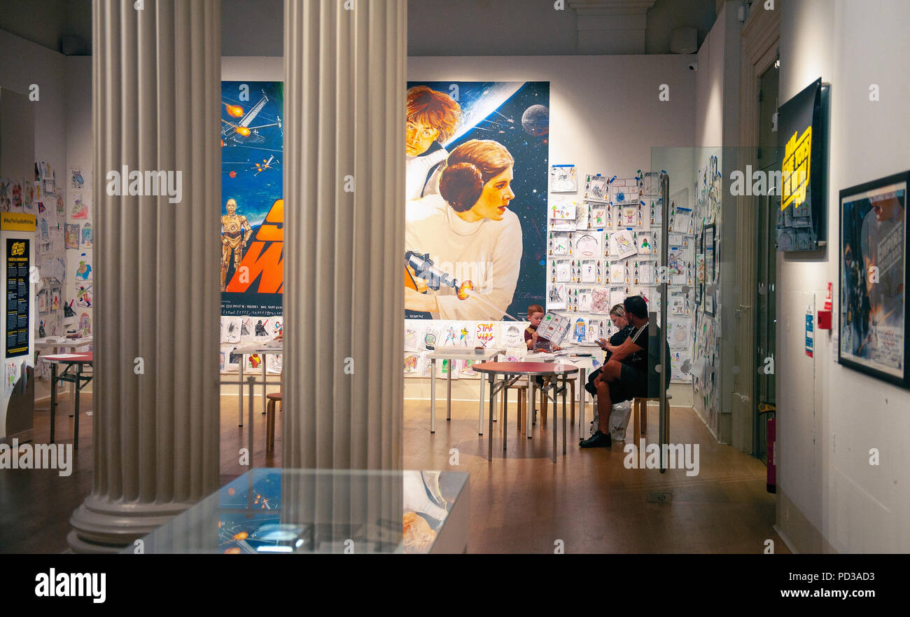 Kann das Spielzeug mit Euch. Star Wars Spielzeug und Filmen Ausstellung im Neuen Museum, Leicester entfernt. Stockfoto