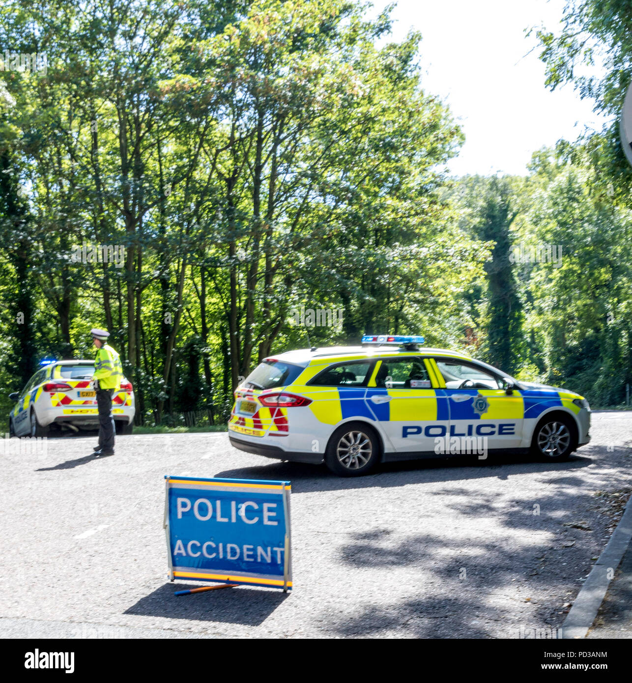 Obere Herzöge, Eastbourne, East Sussex, UK. 6. August 2018. Sussex Polizei schließen Sie den oberen Herzöge zwischen Baslow Straße und Beachy Head Road, Details zum Zeitpunkt der Berichterstattung Quelle: Newspics UK Süd/Alamy Leben Nachrichten bekannt Stockfoto