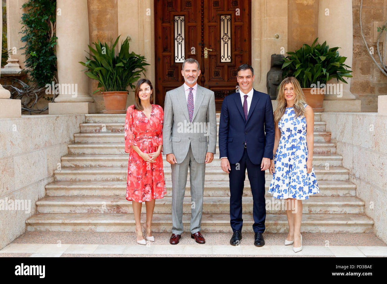 König Felipe empfängt den Präsidenten der Regierung von Spanien, Pedro Sanchez, im Marivent Palast in Palma de Mallorca am 6. August 2018. Queen Letizia, König Felipe, Pedro Sanchez, Begoña Gomez. Casa SM El Rey/66/Cordon drücken Sie Stockfoto