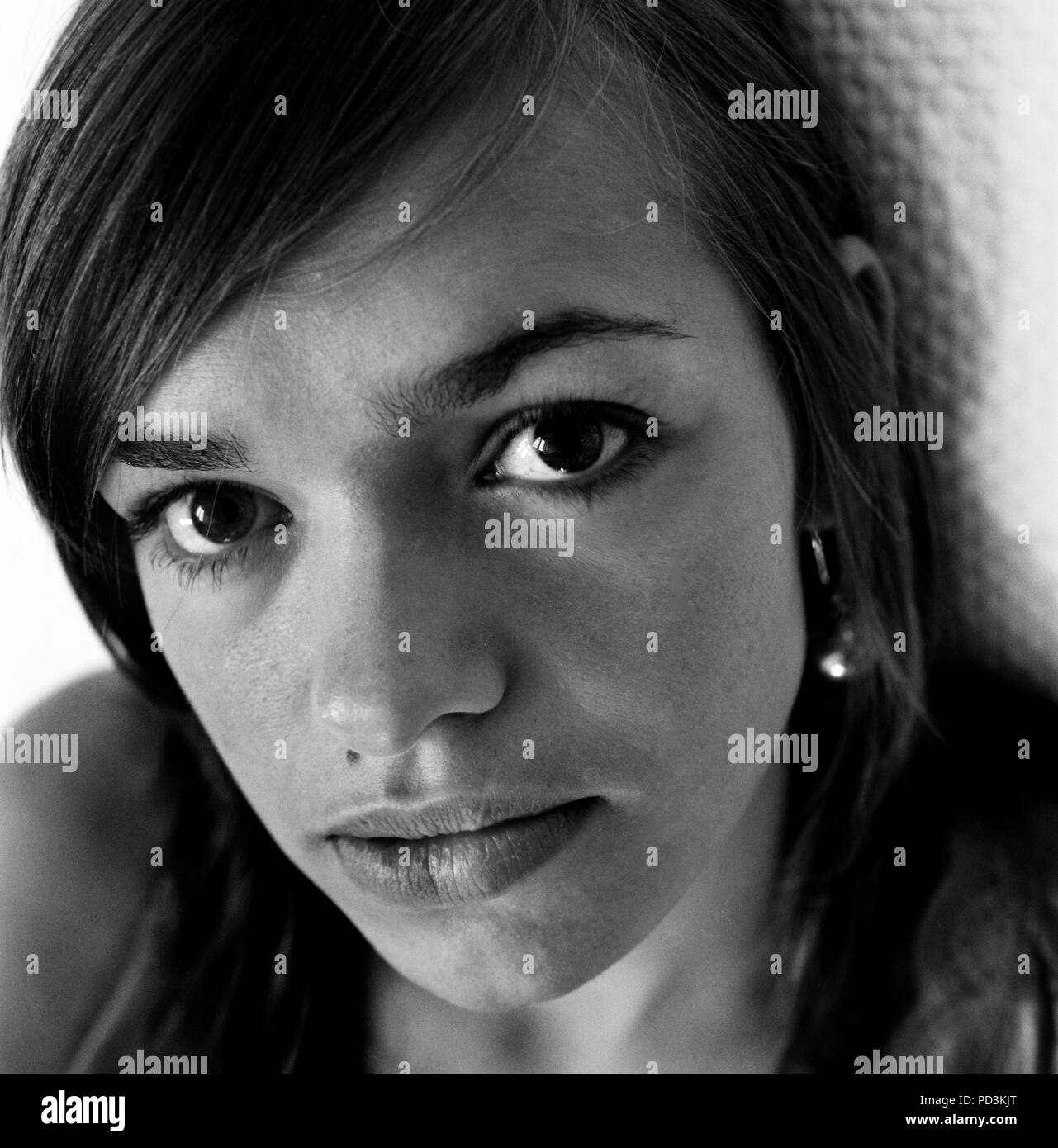 Portrait einer jungen Frau in den Zwanzigern (Belgien, 04/10/2006) Stockfoto