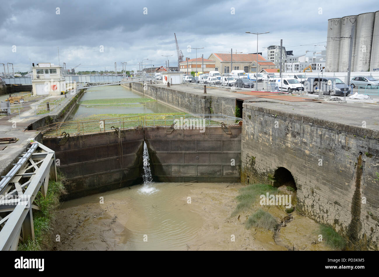 Schleuse in das Dock von Bordeaux Stockfoto