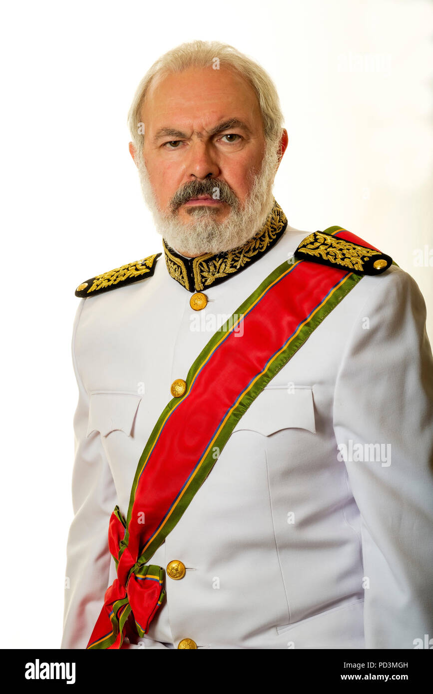 Fiktionale Charakter: Gouverneur Babala mit weißen und roten vollständig Uniform ehrender Schärpe, Stockfoto