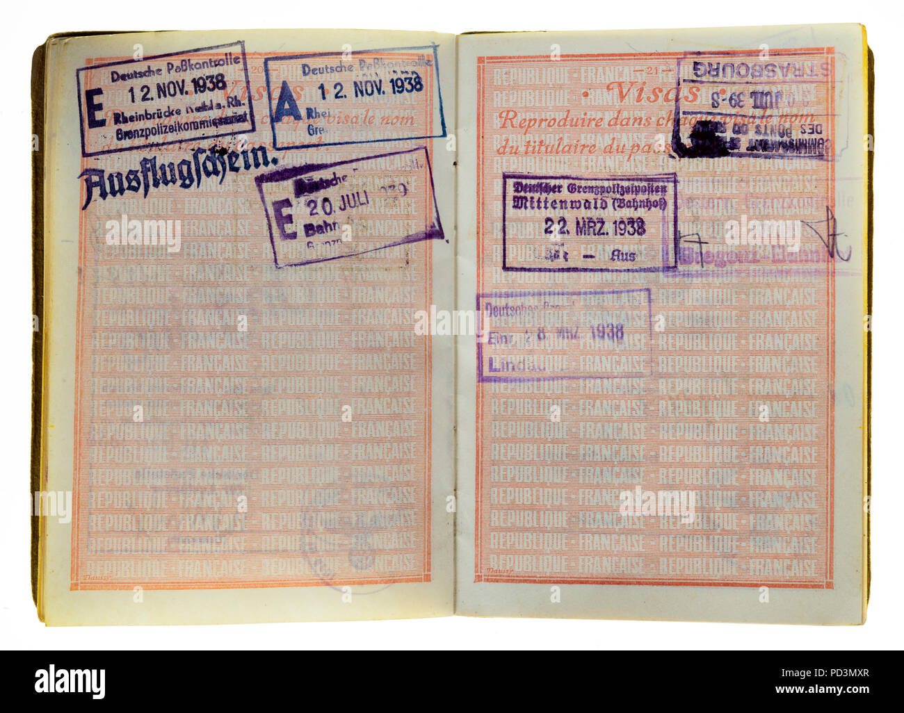 Jahrgang 1935 des französischen Pass, Seiten mit 1938 deutschen Visa Stempel markiert, Stockfoto