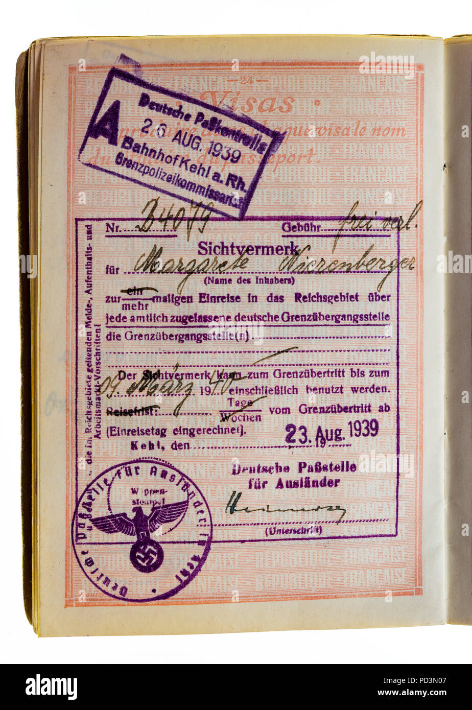 Jahrgang 1935 des französischen Pass, Seite mit 26. August 1939 Deutsche visa Stempel markiert Stockfoto