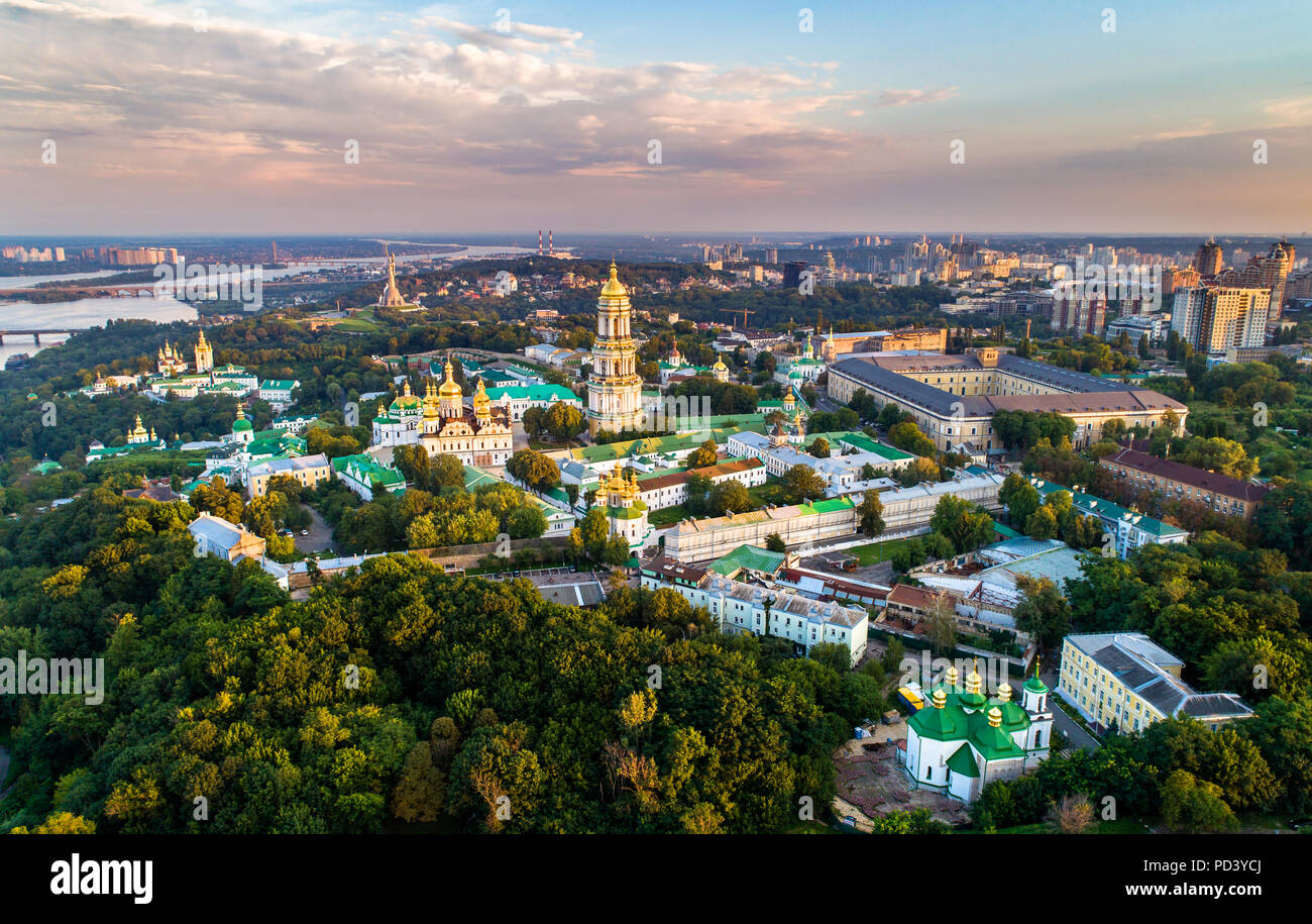 Luftaufnahme von Pechersk Lavra in Kiew, der Hauptstadt der Ukraine Stockfoto