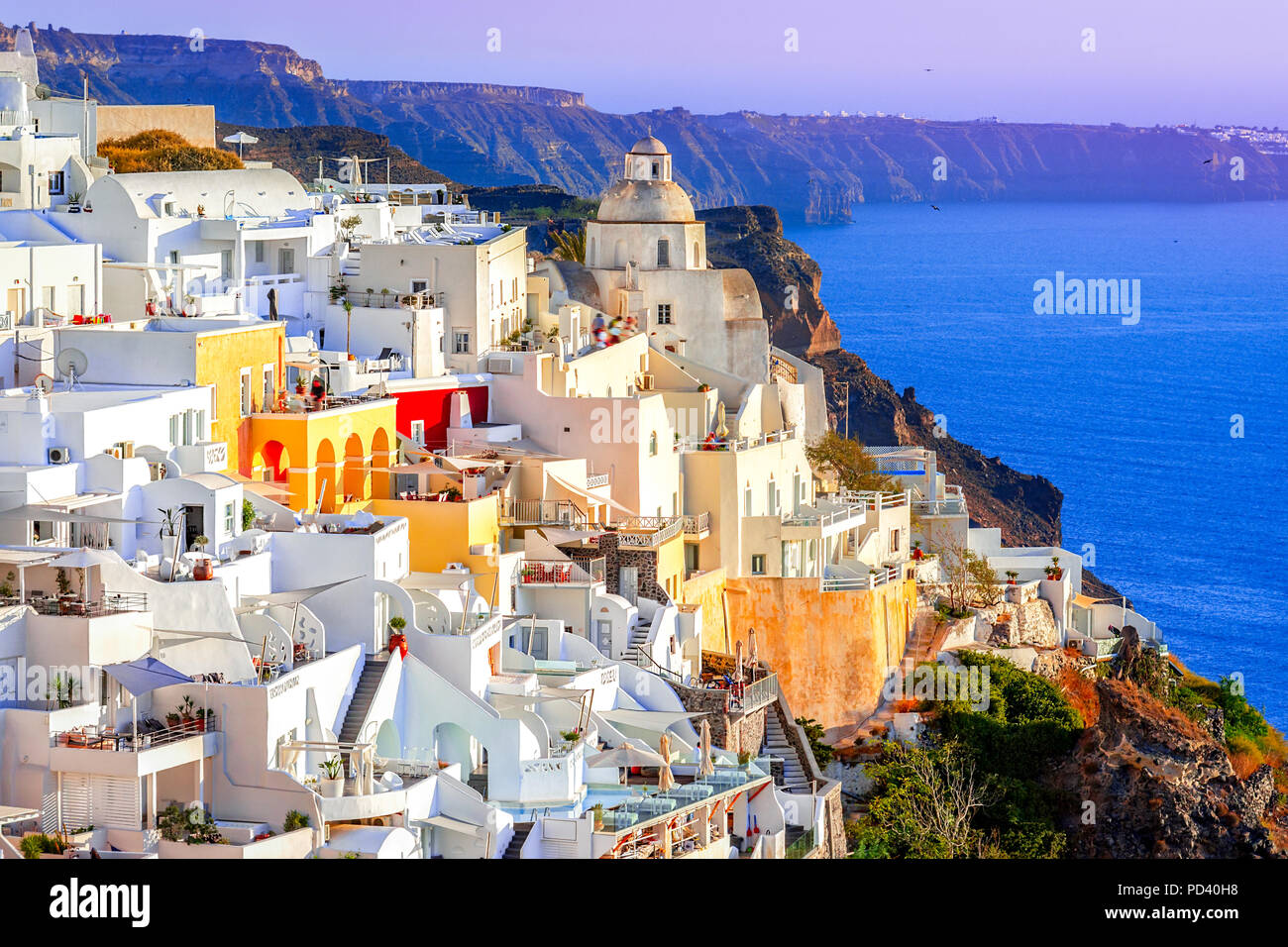 Fira Santorini Griechenland Traditionelle Und Beruhmte Weisse Hauser Auf Die Caldera Agais Stockfotografie Alamy