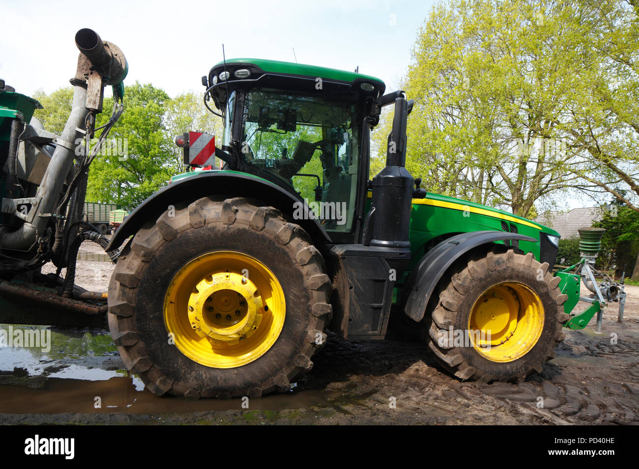 Traktor, Traktor Reifen, gelben Radkappen Stockfoto