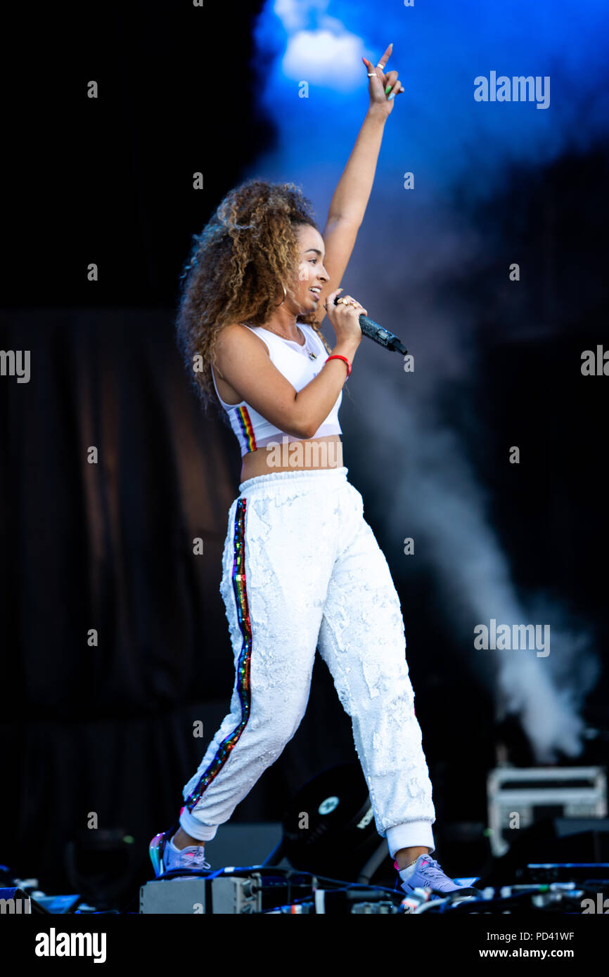 Ella Eyre auf der Hauptbühne am Brighton Stolz 2018 Stockfoto