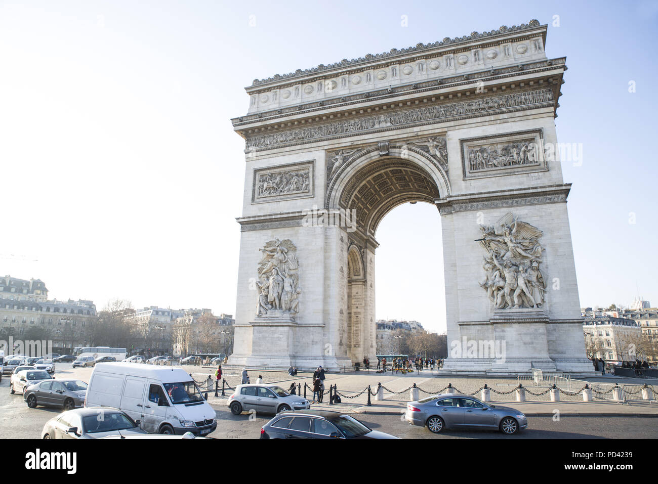 PARIS - FRANKREICH - 19 Jan, 2017: Der Triumphbogen ist eines der bekanntesten Sehenswürdigkeiten in Paris, am westlichen Ende der Champs Elysees Stockfoto