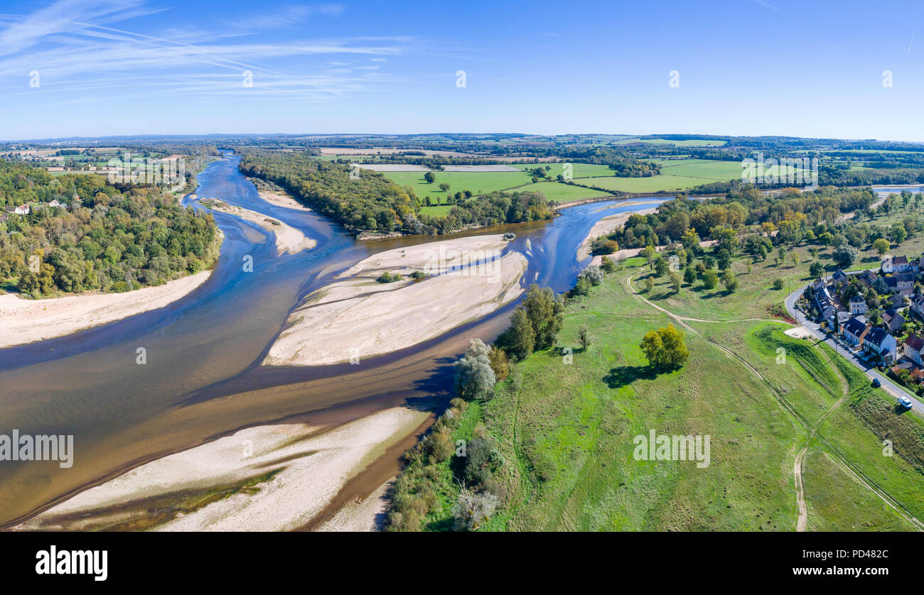 Frankreich, Cher, Berry, Cuffy, Le-Bec-d'Allier, Bec d'Aliier mit Fluss Allier und Loire auf der linken (Luftbild) // Frankreich, Loire (1. Stockfoto