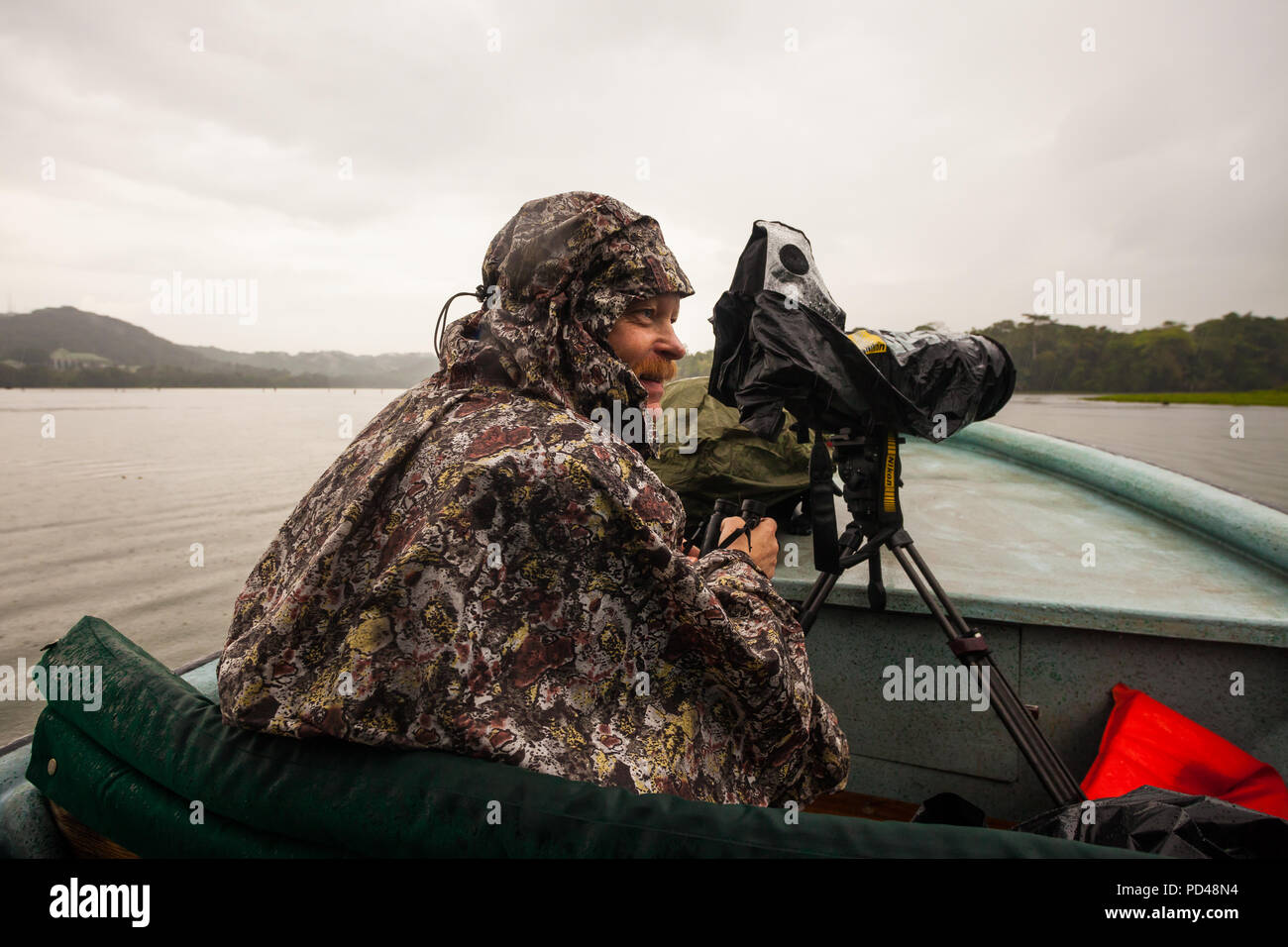 Outdoor Fotograf die Erkundung des Rio Chagres und die umliegenden Regenwald, Republik Panama. Stockfoto