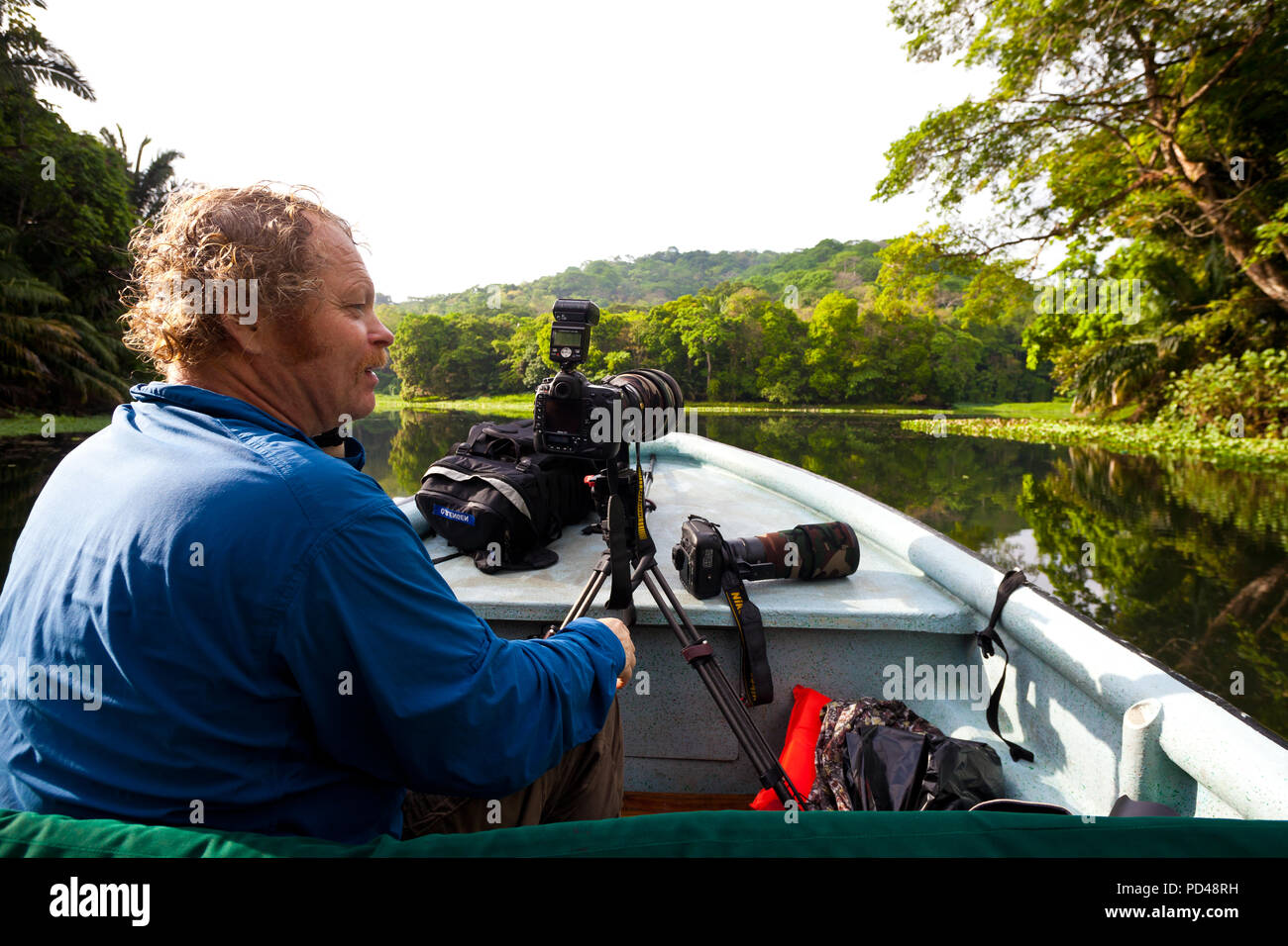 Outdoor Fotograf die Erkundung des Rio Chagres und die umliegenden Regenwald, Republik Panama. Stockfoto
