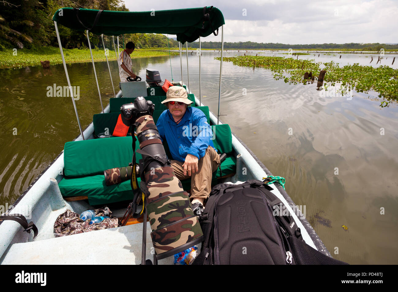 Outdoor Fotograf die Erkundung des Rio Chagres und die umliegenden Regenwald, Republik Panama. Stockfoto