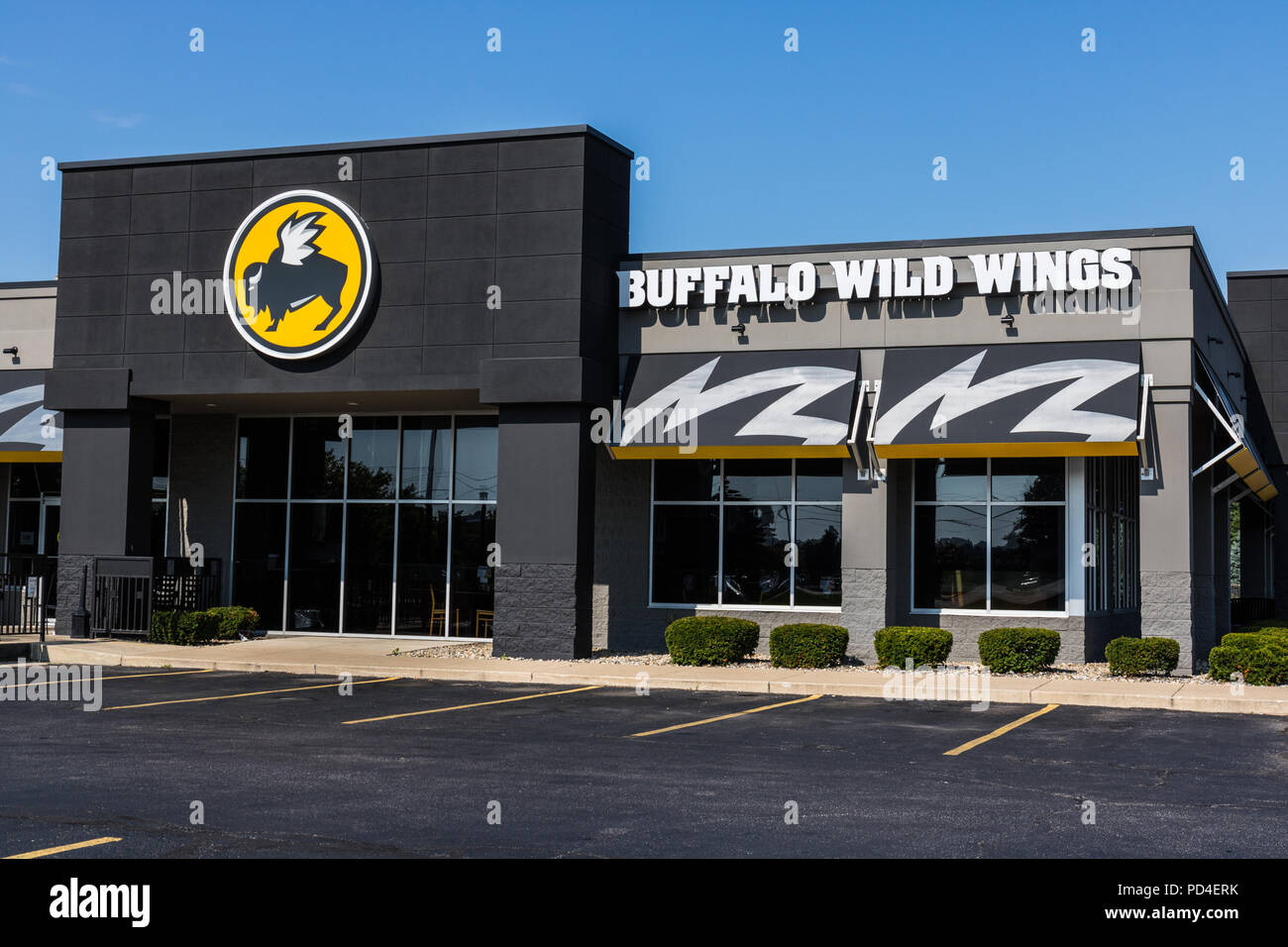 Mishawaka - ca. August 2018: Buffalo Wild Wings Grill und Bar Restaurant. Finden Sie Live Sport, Flügel und Bier an B-DUBS I Stockfoto