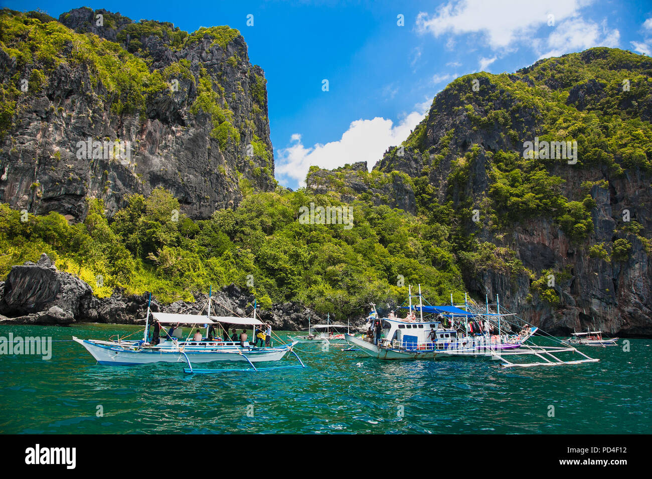 Die Malerische Landschaft Mit Inseln Und Blaue Lagune El Nido Auf Palawan Philippinen Sudostasien Exotische Landschaft Beliebte Sehenswurdigkeiten Beruhmte Destin Stockfotografie Alamy