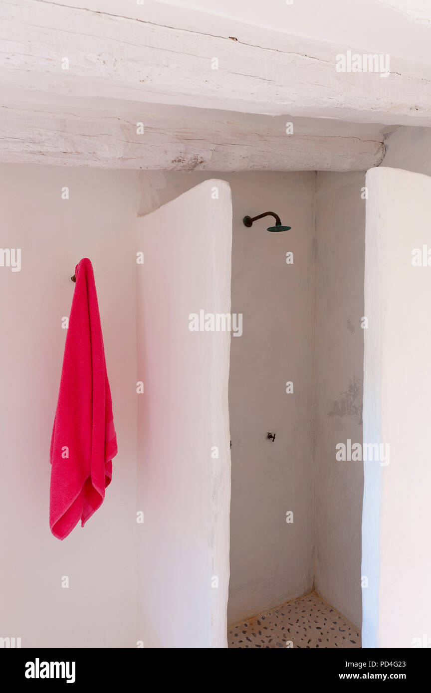 Dusche im Badezimmer Stockfoto