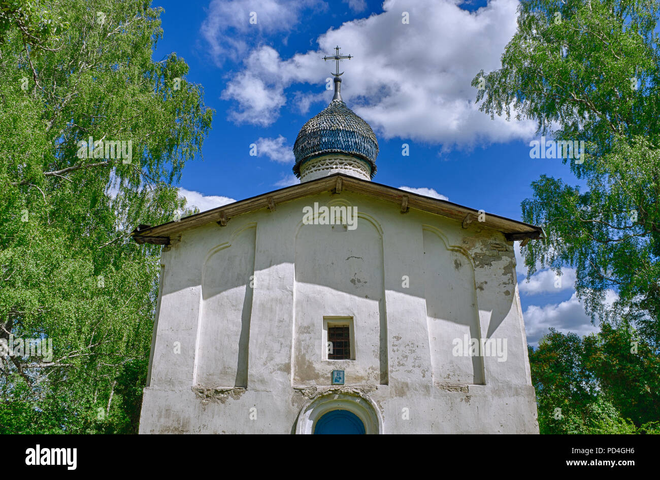 Orthodoxe Kirche der Auferstehung Christi des 15. Jahrhunderts in Pskow (Russland) Stockfoto Orthodoxe Kirche der Auferstehung Christi des 15. Jahrhunderts in Pskow (Russland) Stockfoto