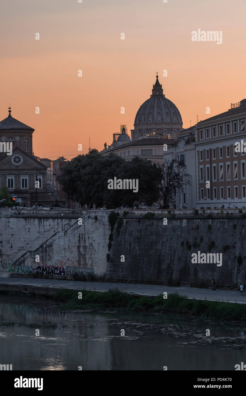 Città del Vaticano Al Tramonto, Roma, Ponte Sant'Angelo/Vatikanstadt Sonnenuntergang, Rom, Saint Angel's Bridge Stockfoto