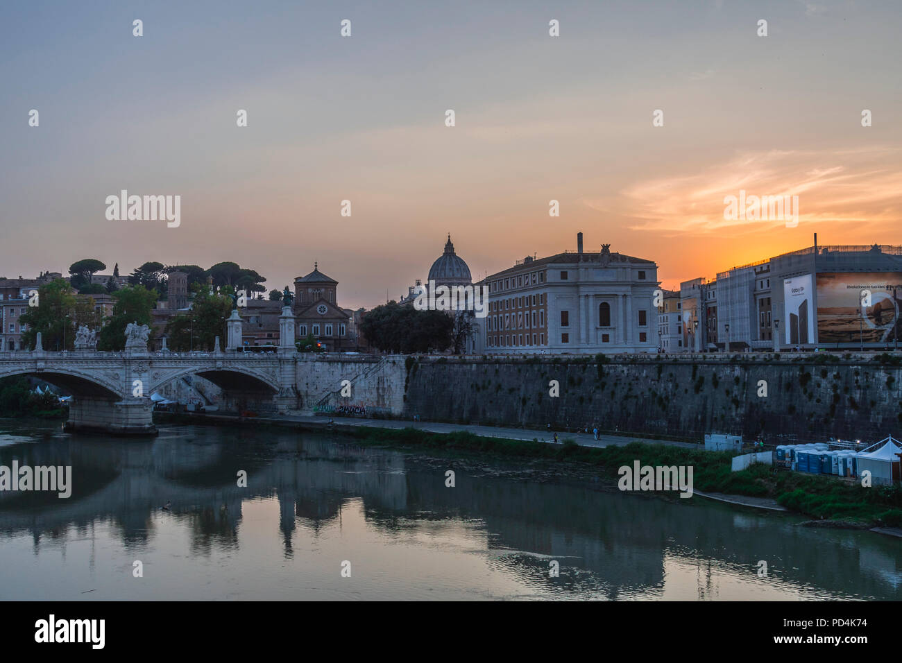 Città del Vaticano Al Tramonto, Roma, Ponte Sant'Angelo/Vatikanstadt Sonnenuntergang, Rom, Saint Angel's Bridge Stockfoto