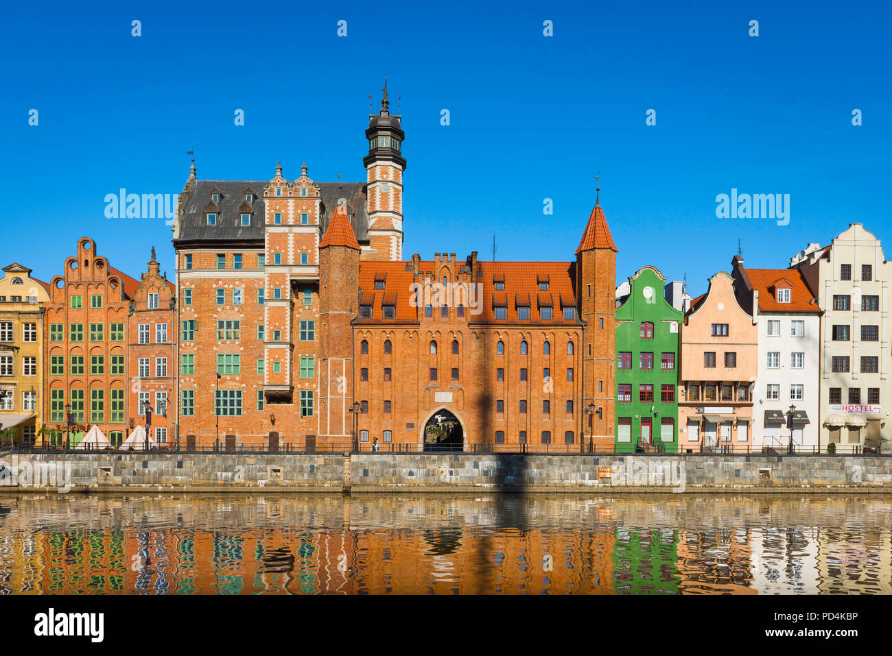 Polen Ostsee Altstadt, Aussicht bei Sonnenaufgang von historischen Gebäuden entlang der Altstadt Hafengebiet im Zentrum von Danzig, Pommern, Polen. Stockfoto