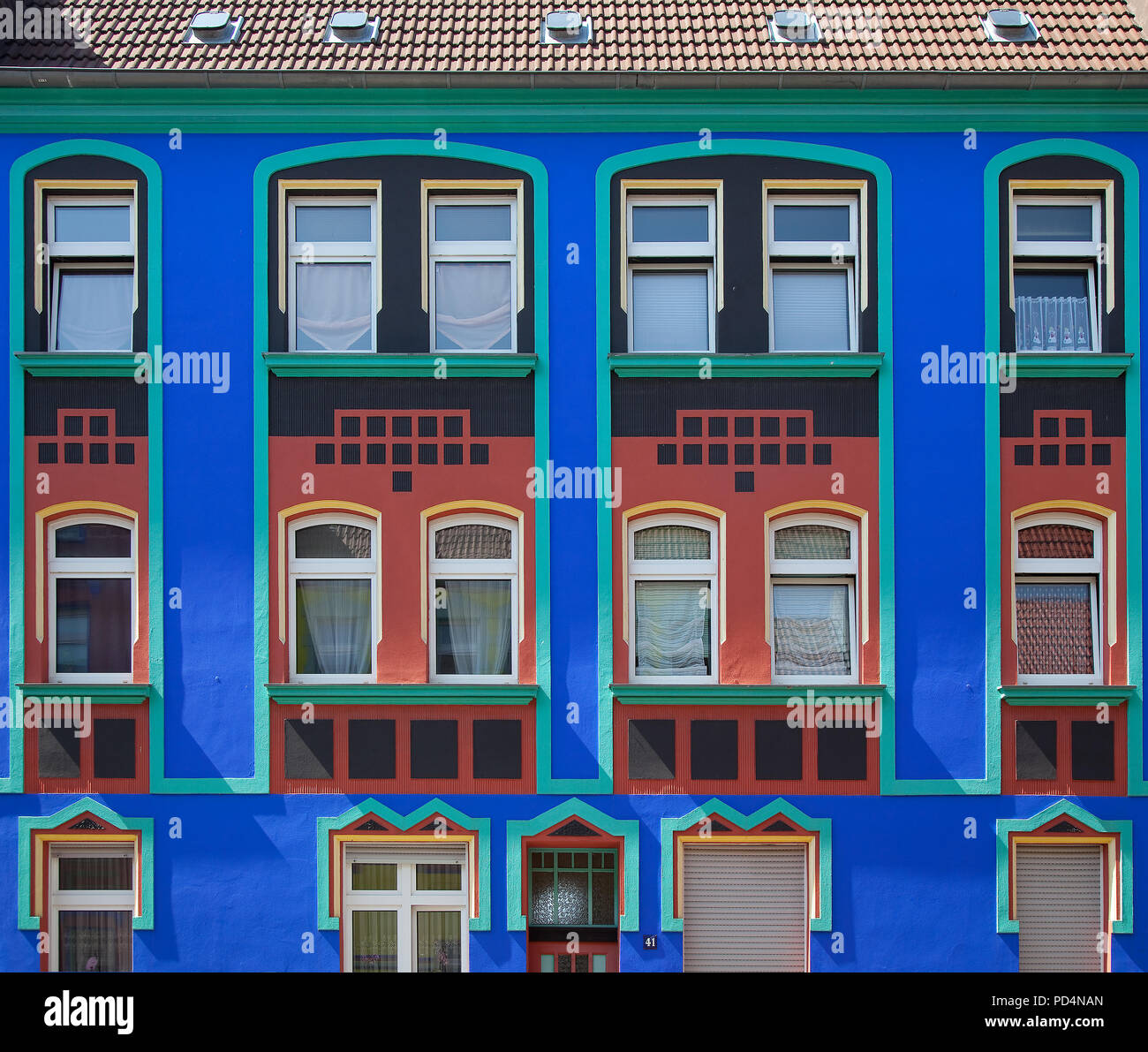 Magdeburg Otto-Richter-Straße 41 um 1910 erbaut farbig umgestaltet ab 1921 v Bruno Taut u Carl Krayl Fassadenrekonstruktion c eine Einreichung Stockfoto