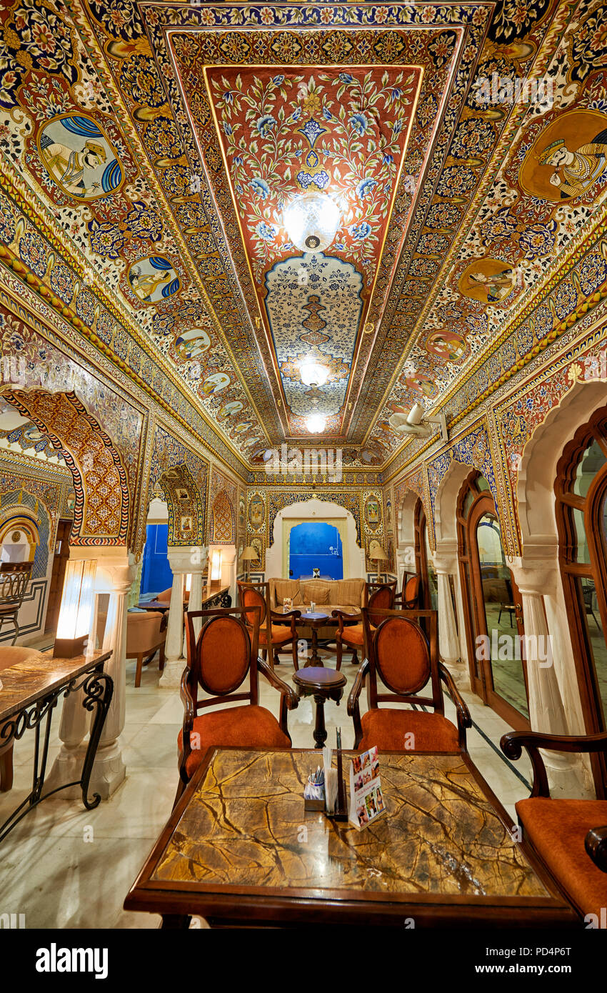 Innere Aufnahme der Wandmalereien im Fort und Hotel castle Mandawa, Mandawa, Shekhawati Region, Rajasthan, Indien Stockfoto