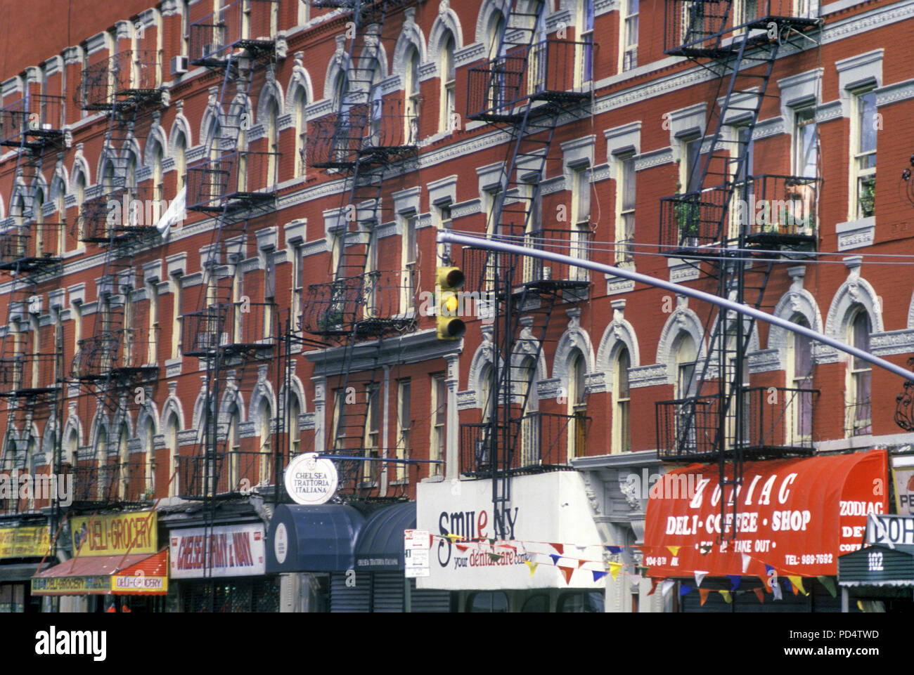 1988 historische FEUERLEITERN EIGHTH AVENUE MANHATTAN NEW YORK CITY USA Stockfoto