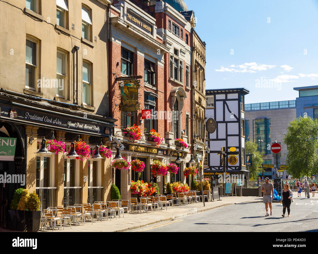 Krone und Anker auf Cateaton Straße, in Richtung Exchange Square Manchester suchen. Stockfoto