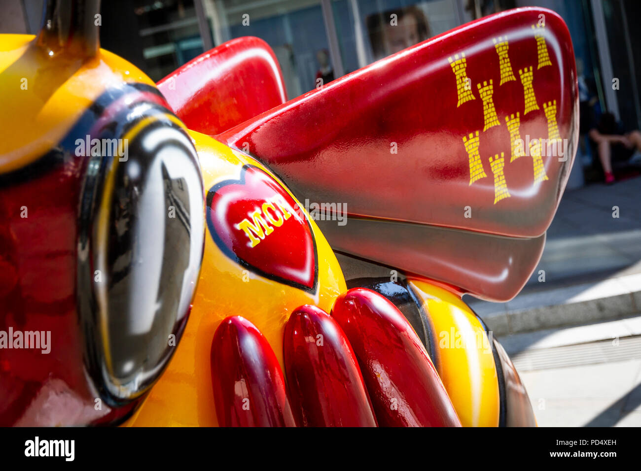 SuperBee - Adam Pekr-Inkversion. Bee in der Stadt, Kunst im öffentlichen Raum in der Stadt Manchester. Über 100 Bienen auf einer freien Family Fun Trail. Stockfoto