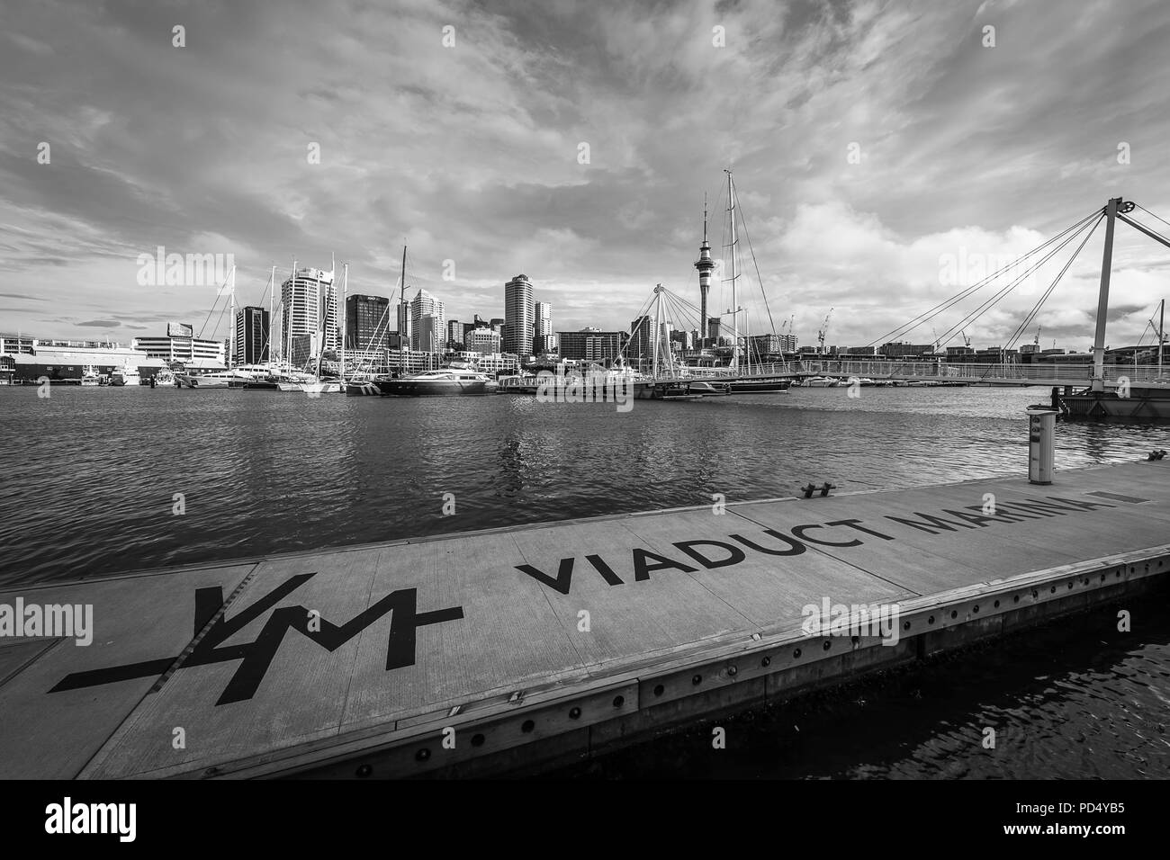 Viaduct Harbour am Goldenen Stunde Stockfoto