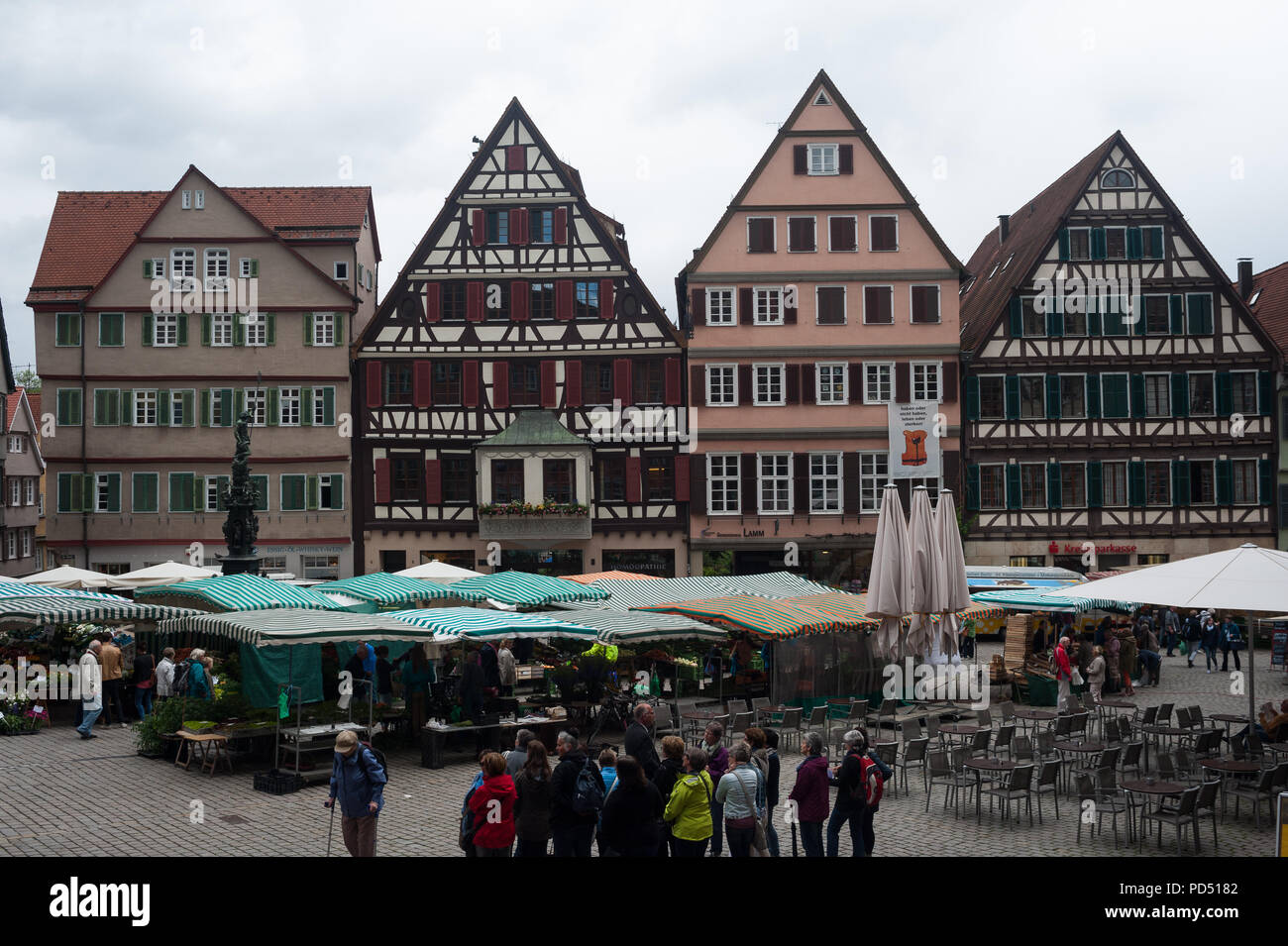 07.06.2017, Tübingen, Baden-Württemberg, Deutschland, Europa - Der Marktplatz in der Altstadt von Tübingen entfernt. Stockfoto