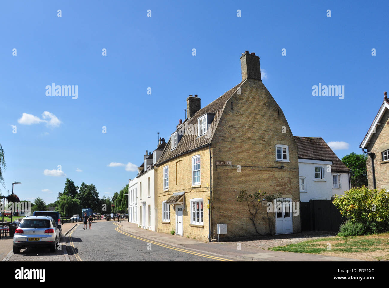 Wohnimmobilien in der Nähe des Flusses, Kai, Ely, Cambridgeshire, England, Großbritannien Stockfoto