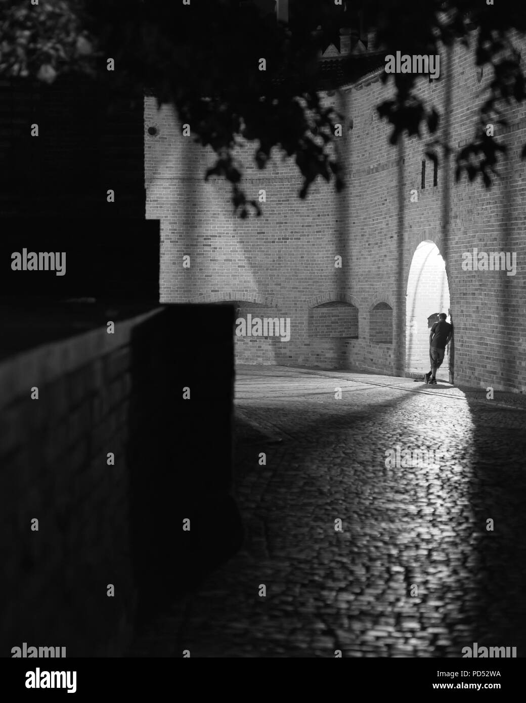 Anhören der Straßenmusiker Stockfoto