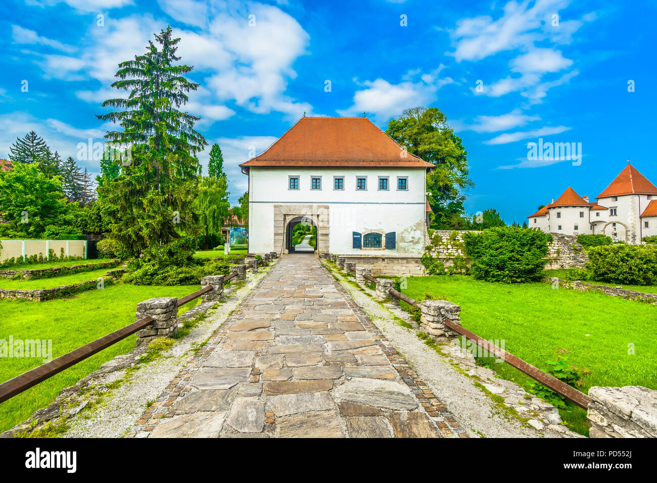 Malerischer Blick auf alte historische Architektur in der Stadt Varazdin, ehemalige Hauptstadt von Kroatien. Stockfoto