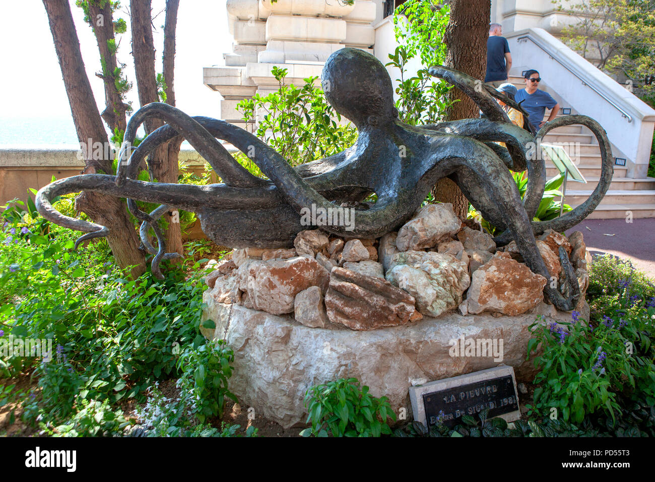 Giant octopus Skulptur la pieuvre Emma de sigaldi 1981 vor das Ozeanographische Museum in Monte Carlo Monaco Stockfoto