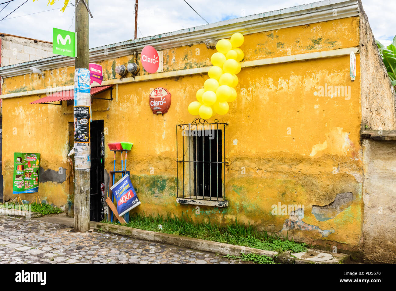San Juan del Obispo, Guatemala - 24. Juni 2018: Die lokalen Speicher für Corpus Christi in der Nähe der UNESCO-Weltkulturerbe von Antigua eingerichtet. Stockfoto