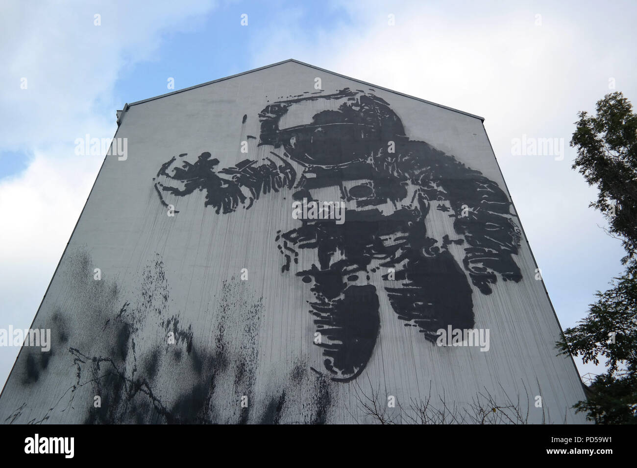 Berlin, Kreuzberg, Oranienstr., Mariannenstr. Astronaut Fassadenkunst von Victor Nash Stockfoto