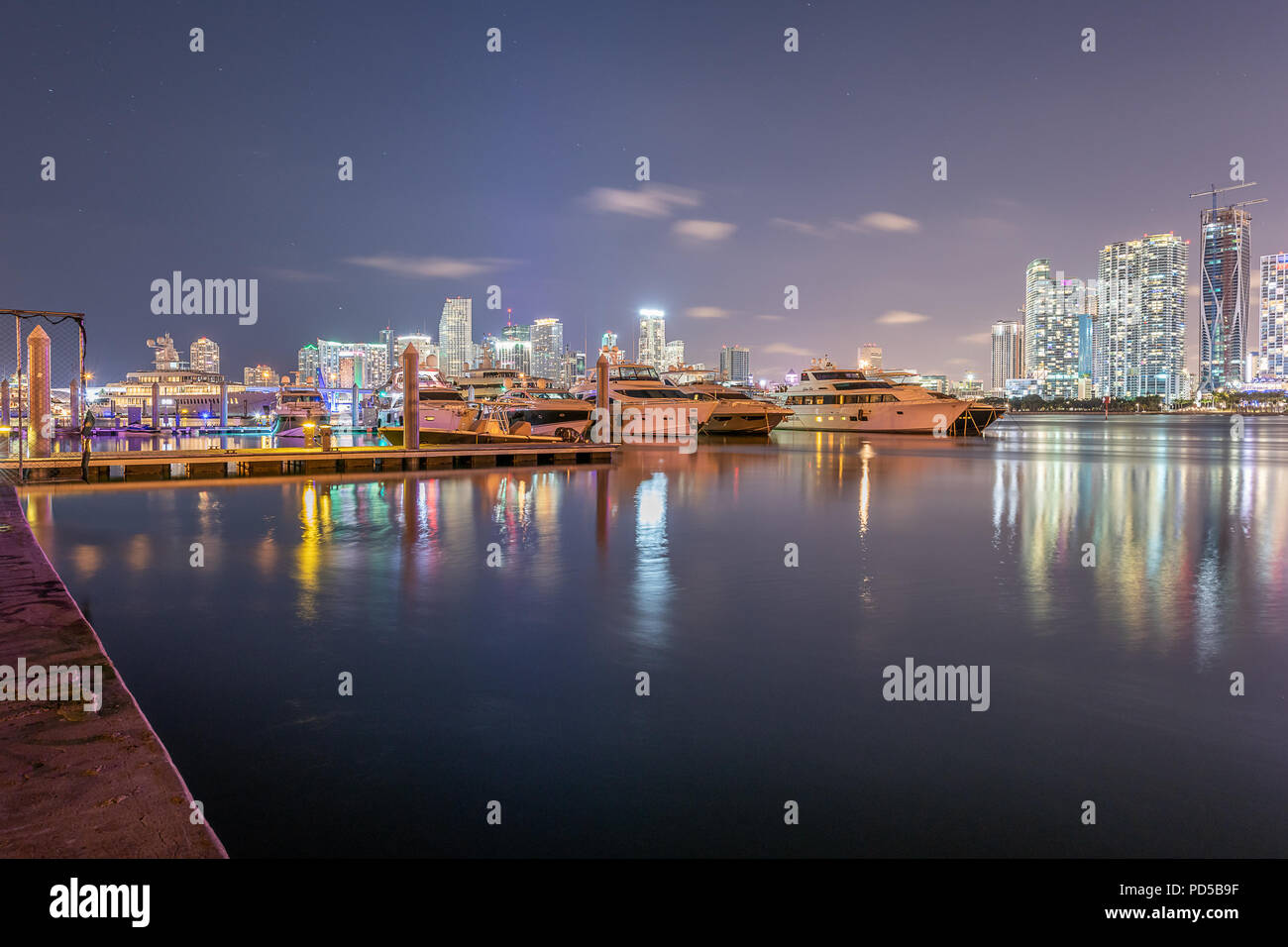 Die Skyline von Miami und den MacArthur Causeway Stockfoto